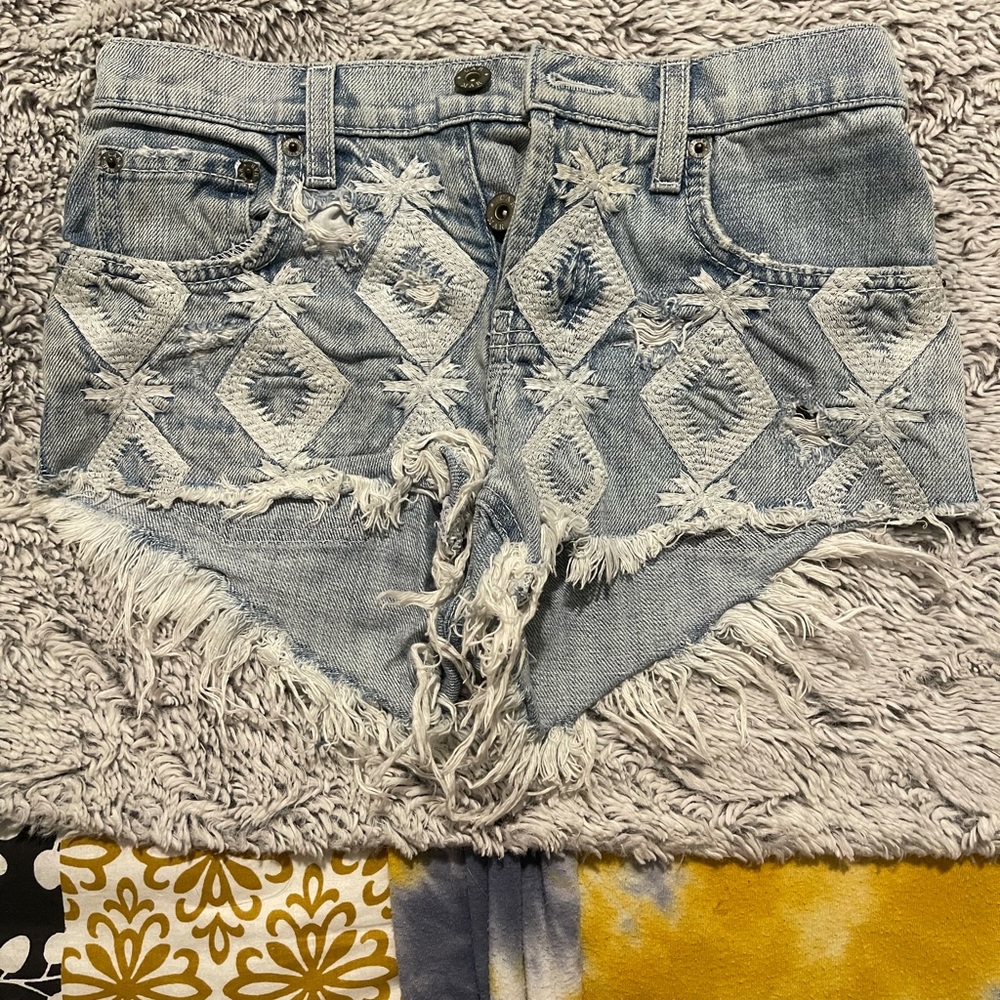 Carmar Denim LF Stores Denim Embroidered High Waisted Shorts size 24